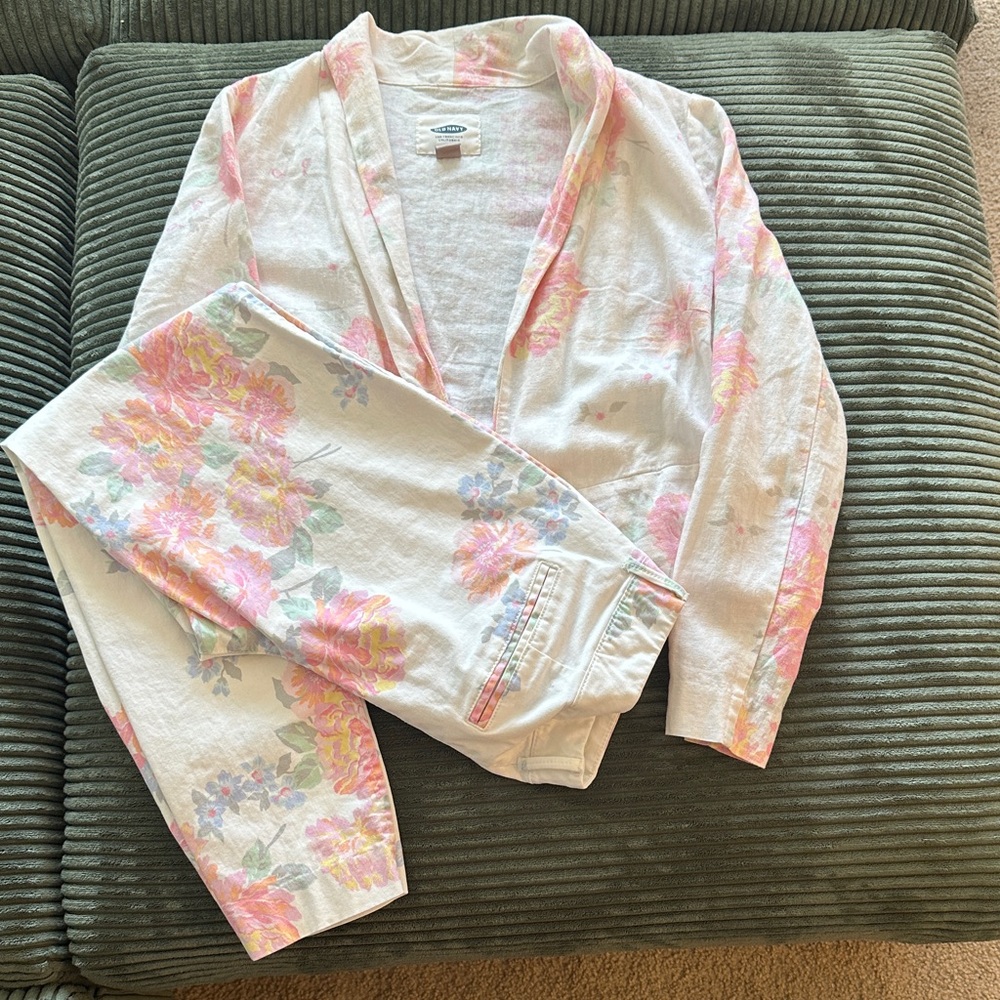 Floral Pants Set with Pink and White Design